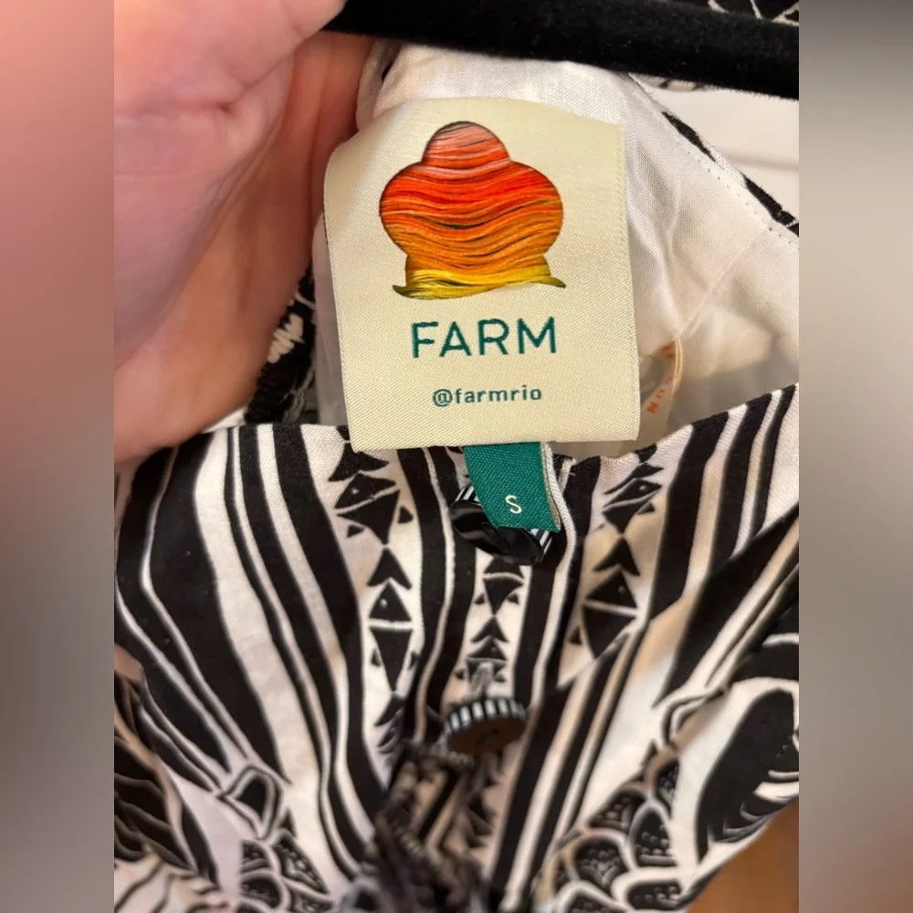 new Farm Off-White Monochrome Elegance Scarf Lenzing™ Ecovero™ Euroflax™ Romper